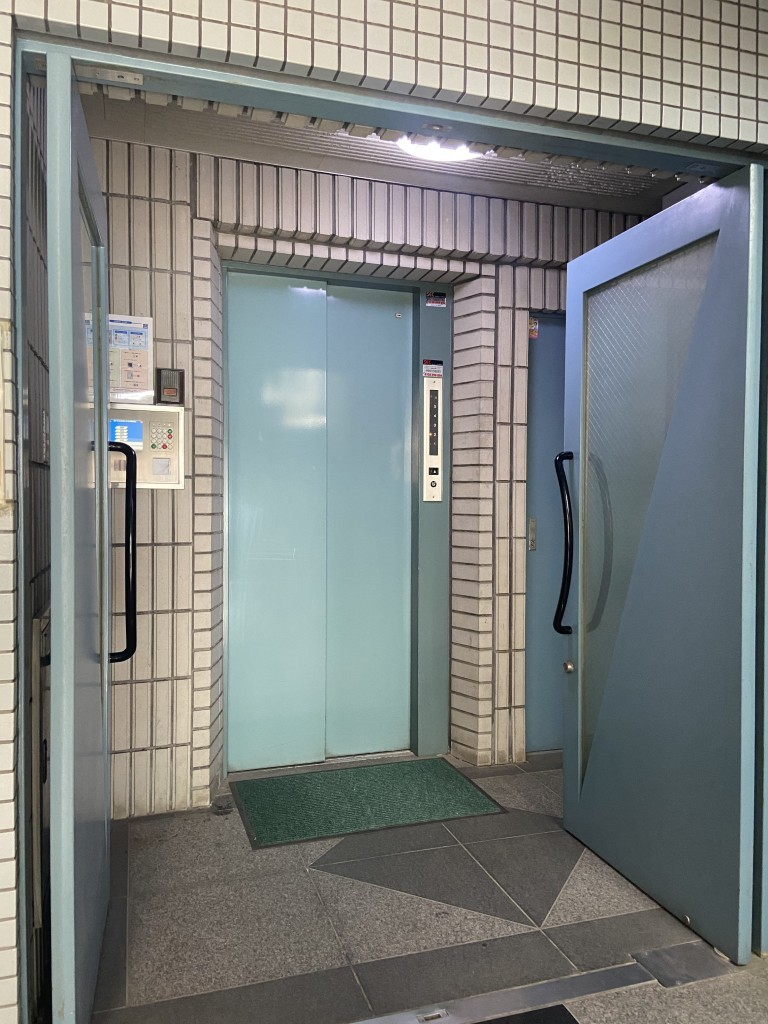 山茂登ビル