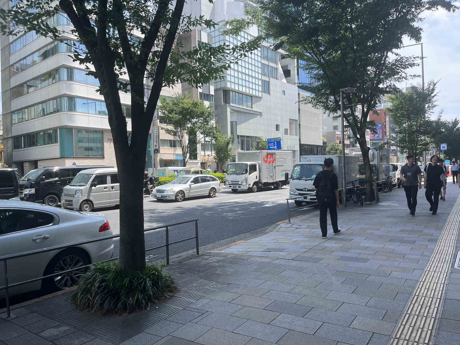 バイナリー北青山ビル
