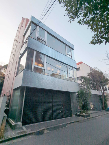 アカデミービル