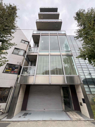 エイト・バイ・エイチビル