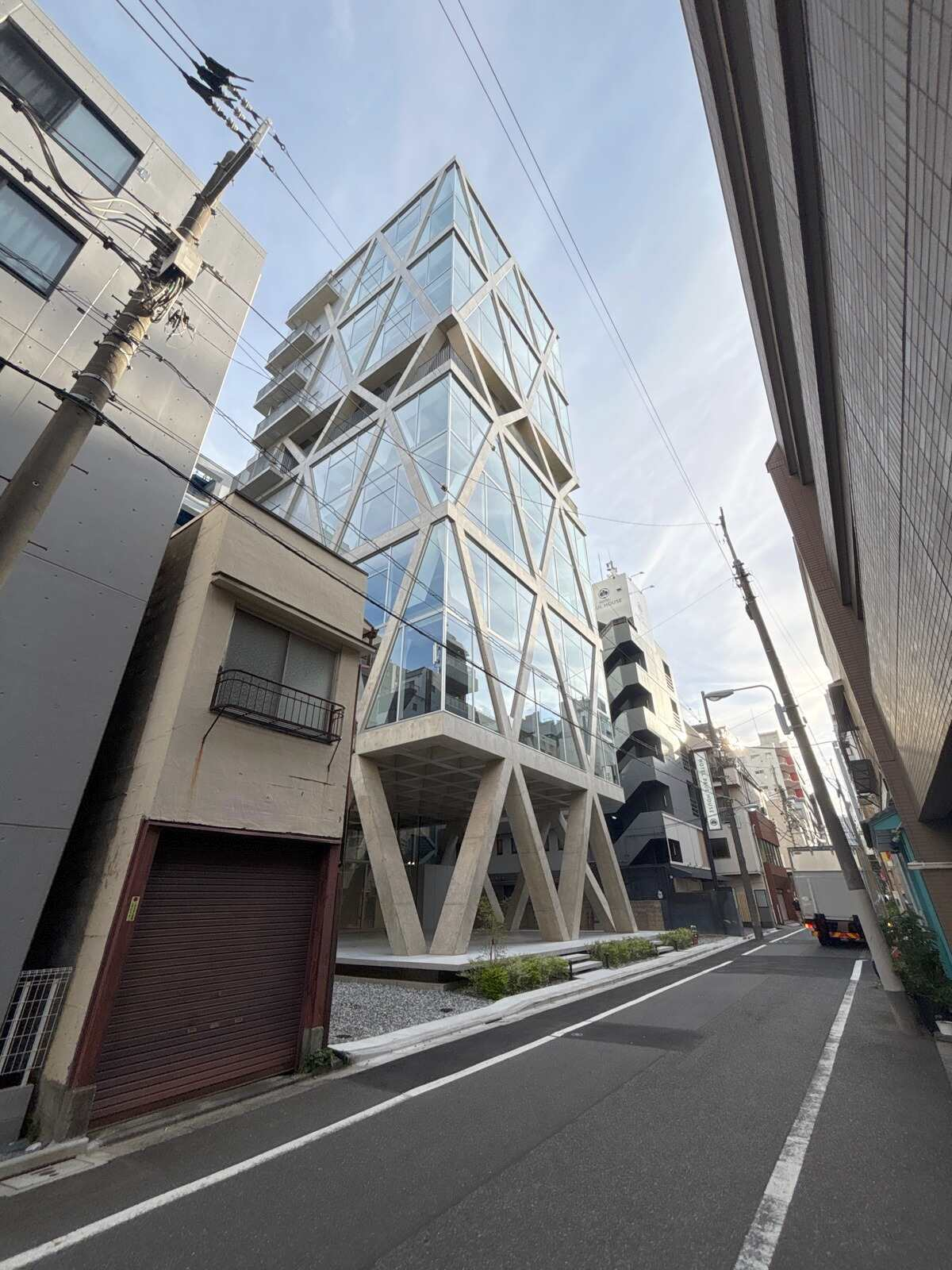 ＮＥＷＳ Ｘ 御徒町