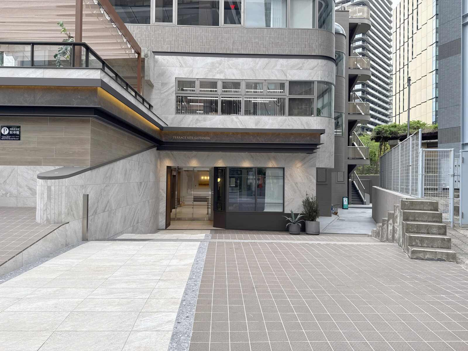 TERRACE SITE GOTANDA